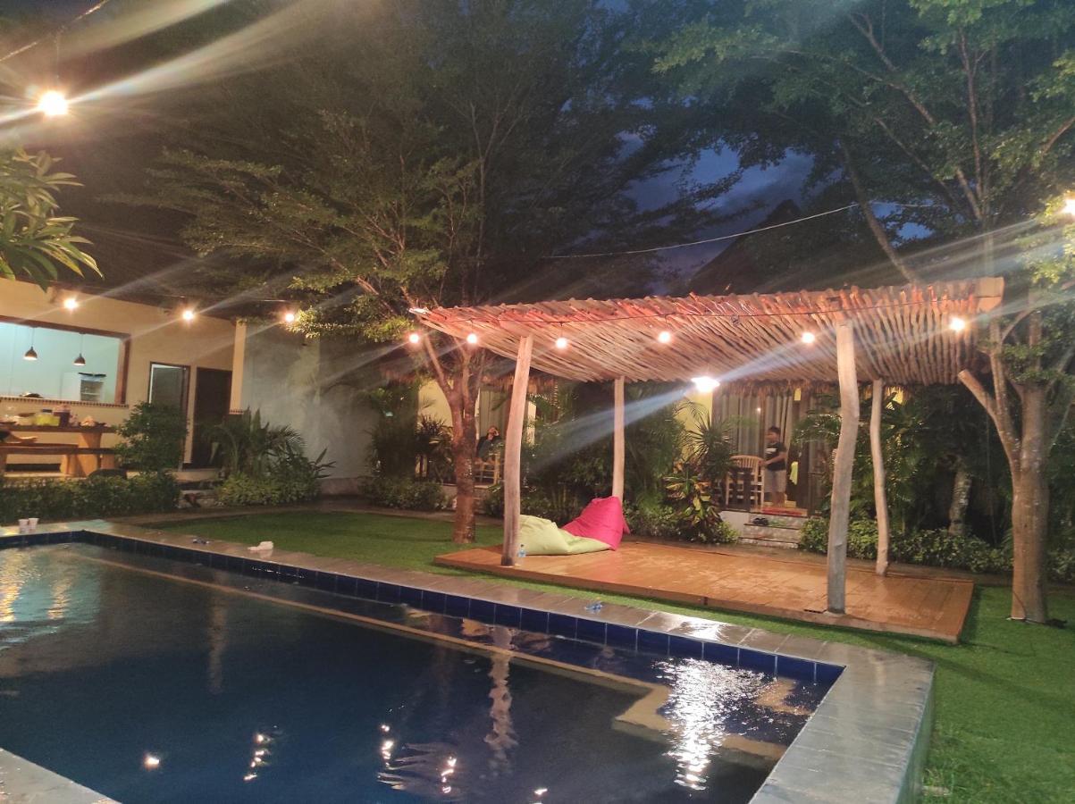 Krisna Bungalows And Restaurant Sekotong Ngoại thất bức ảnh